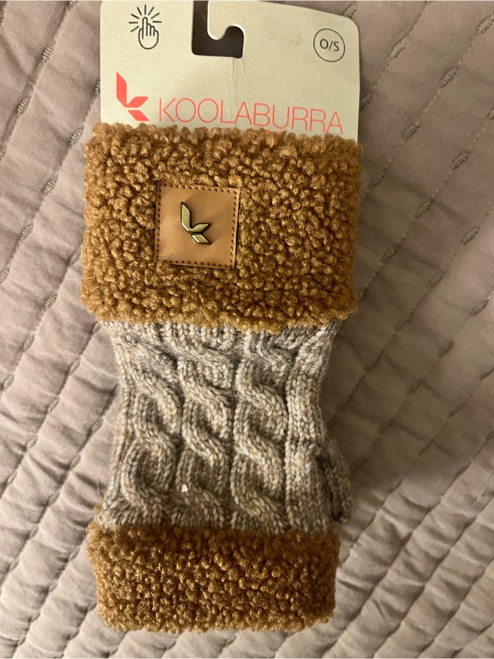 Koolaburra womens Cable Knit Sherpa fingerless gloves in Camel and Beige NWT